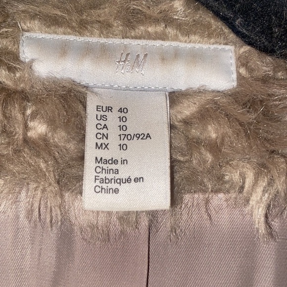 H&M Woman taupe color Faux fur coat size 10 . - Picture 3 of 8